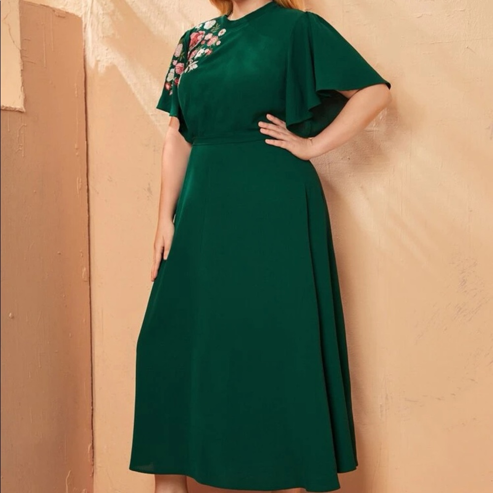 Black plus size ruffle sleeves embroidered belted dress - Picture 5 of 15